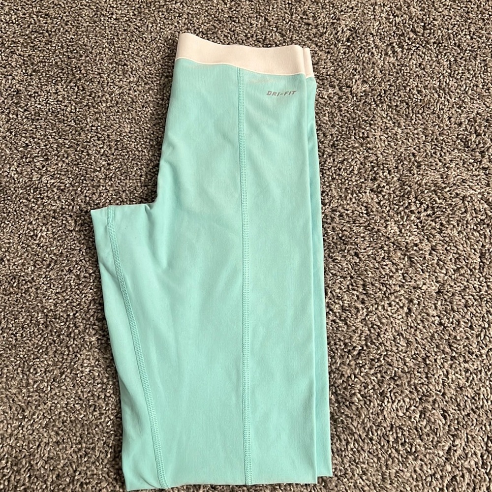 Nike pro leggings size small